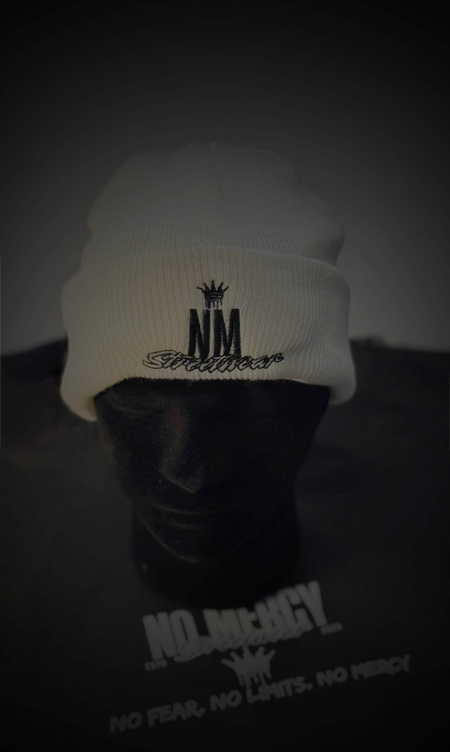 NM white/black beanie