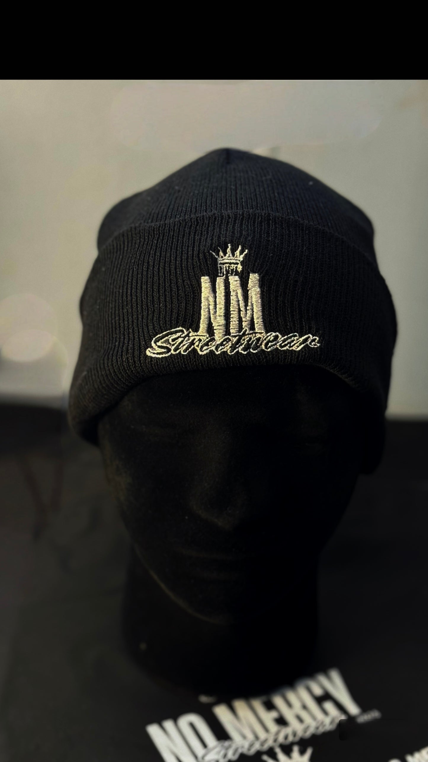 NM black/white beanie